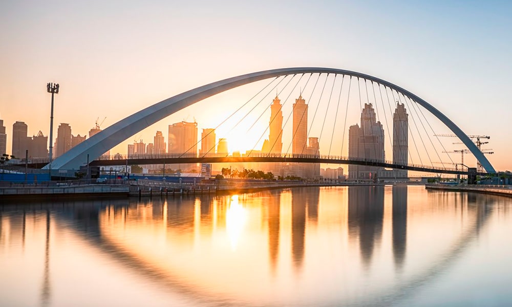 El 'Puente de la tolerancia' en Dubai, iluminado con Martin