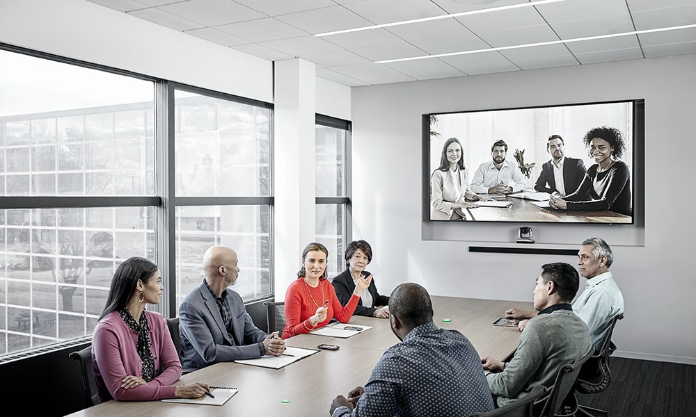 El 95% de las salas de reuniones cuenta con una tecnología de mínimos