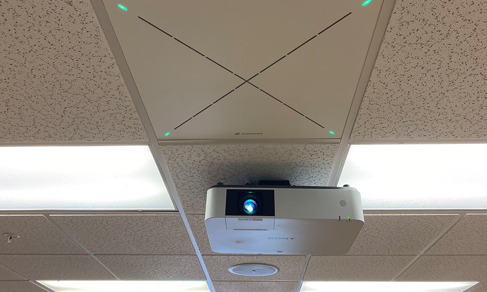 afial-sennheiser-team-connect-ceiling-2-florida La Universidad del Sur de Florida lleva el aprendizaje híbrido al siguiente nivel con Sennheiser TeamConnect Ceiling 2
