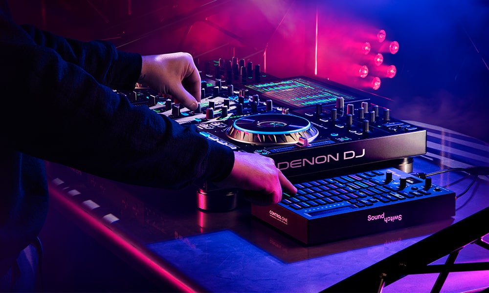 SoundSwitch simplifica el control de iluminación a los DJs con un controlador DMX de dos universos