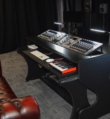 Inmersión de los estudiantes del Edinburgh College en su nuevo estudio Atmos con Audient ORIA