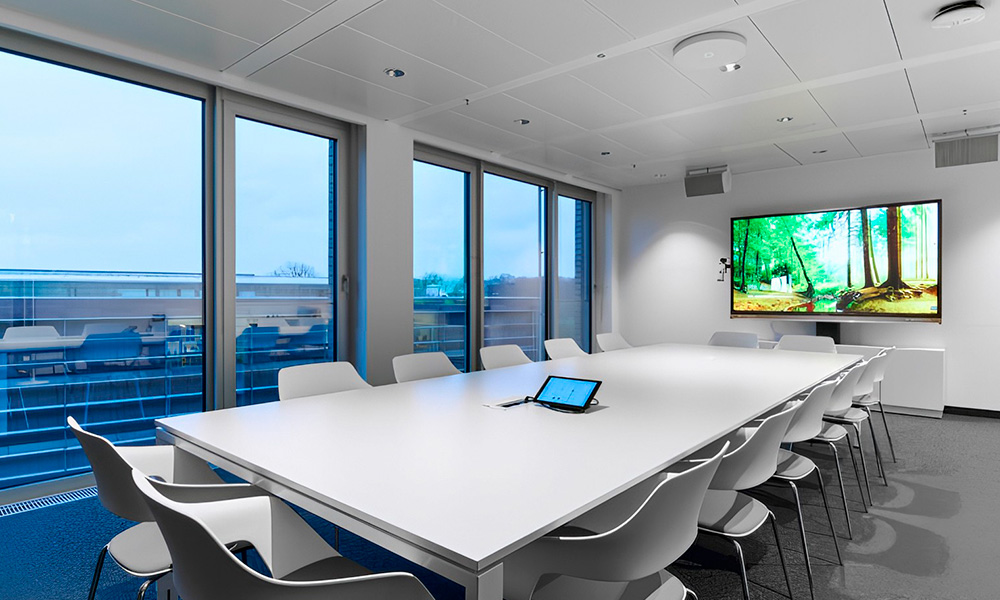 afial-magnetron-sennheiser-teamconnect-ceiling-camara-industria-comercio-hannover La Cámara de Industria y Comercio de Hannover se convierte en una de las primeras en instalar los micrófonos TeamConnect Ceiling Medium de Sennheiser.