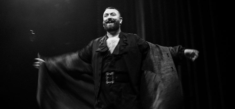 Pureza de estudio en el escenario: Sam Smith aprovecha el rendimiento de alta fidelidad de Sennheiser Spectera