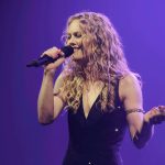 Vanessa Paradis y su equipo ponen a prueba el sistema portátil Spectera.